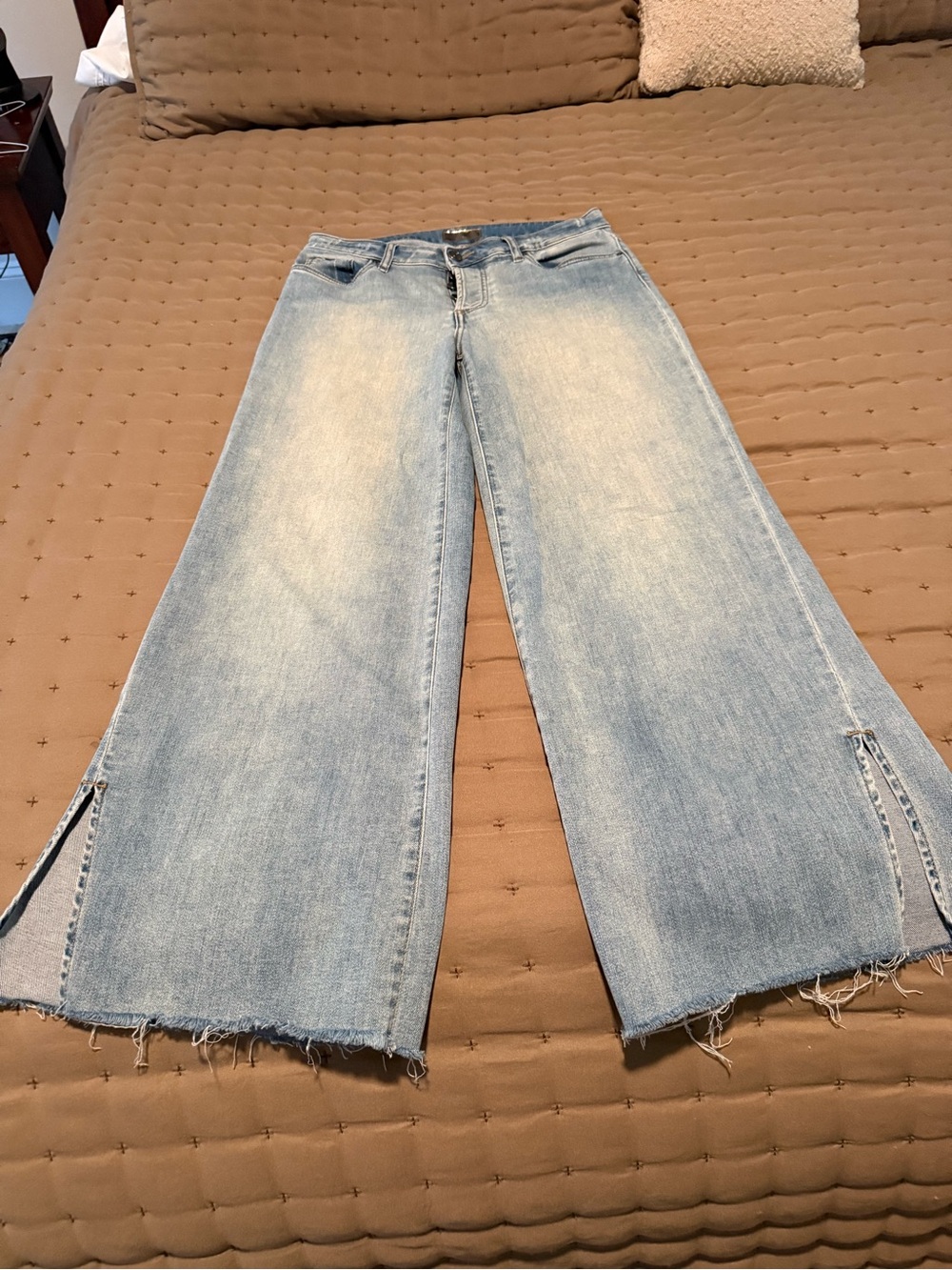 Kut from the Kloth Light Blue Wide-Leg Jeans with Split Hem